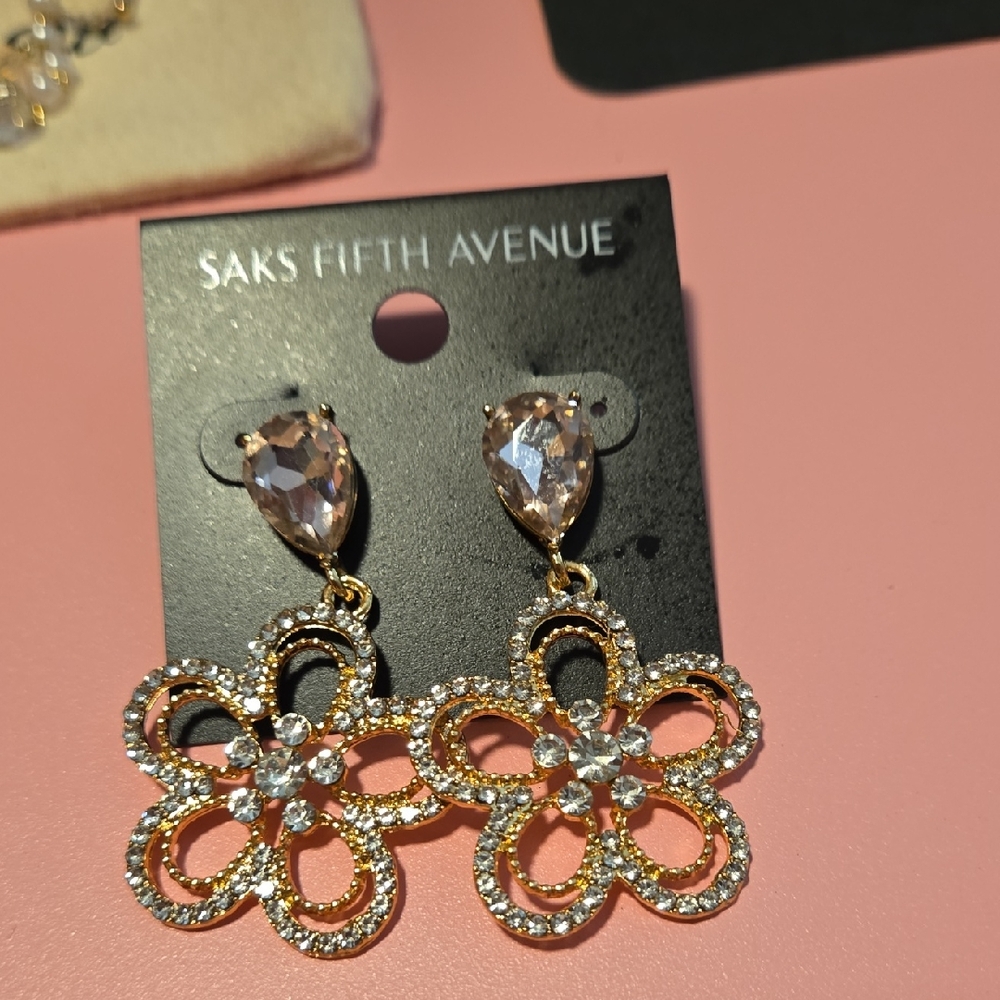 Saks Fifth Avenue Gold and Pink Crystal Flower Earrings NWOT